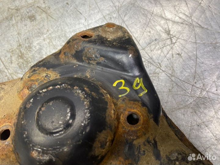 Кронштейн амортизатора Volkswagen Passat B5