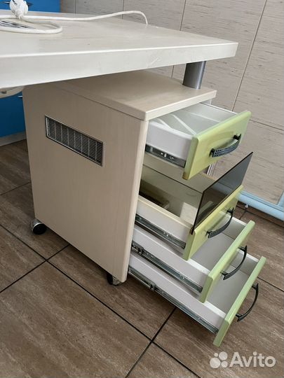 Стол для маникюра с вытяжкой бу