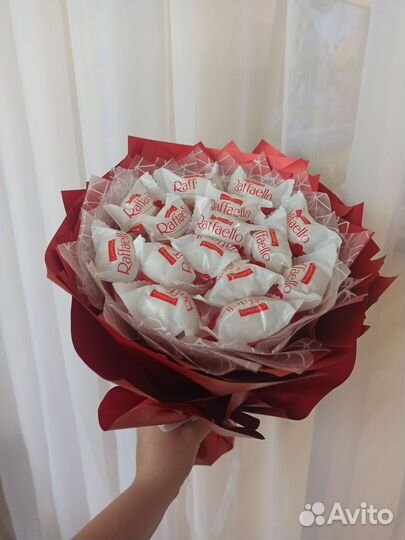 Букет из конфет Raffaello маме