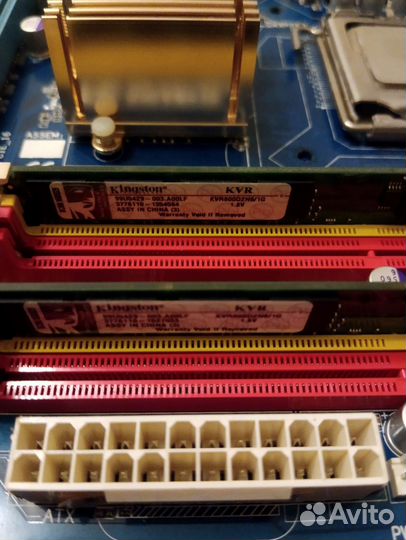 Материнская плата с процессором и памятью