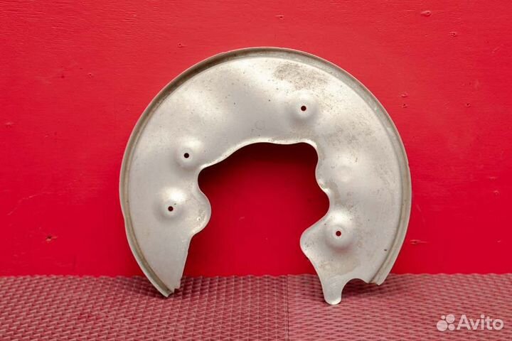 Тормозной щиток задний правый Audi A6 C7 chva 2013