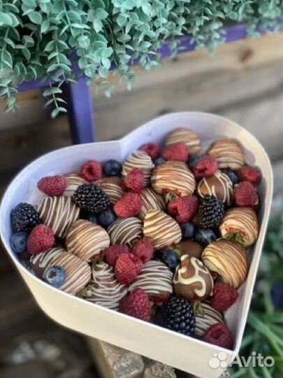 Набор сердце из клубники в шоколаде