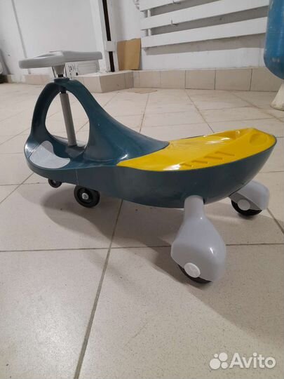 Машинка каталка бибикар. Толкатор
