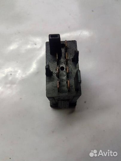 Кнопка аварийной сигнализации Audi 100 4A2 AAH