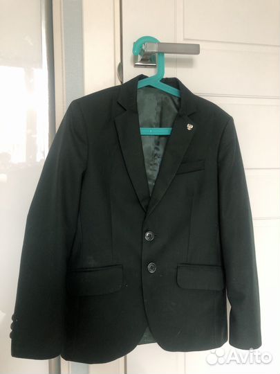 Школьный костюм (пиджак) зеленый на рост 140см