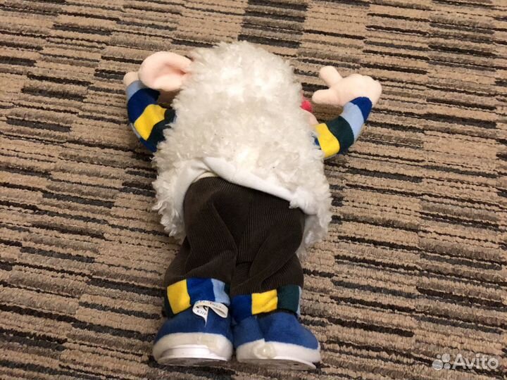 Овечка пушистая на боторейках танцует