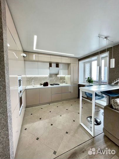 Угловая кухня на заказ. Фабрика в Челябинске