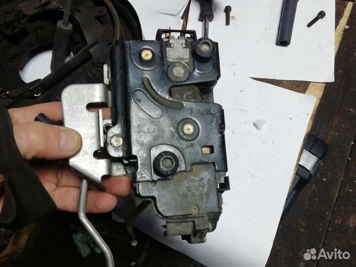 Замок передней правой двери ауди а6 с5