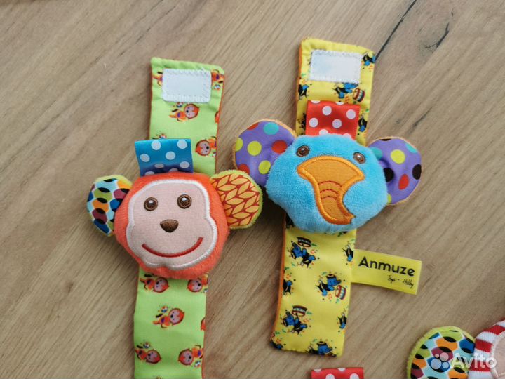 Детские носки-погремушки в комплекте с браслетами