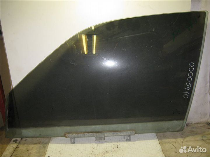 Стекло двери передней левой Volkswagen Passat B3