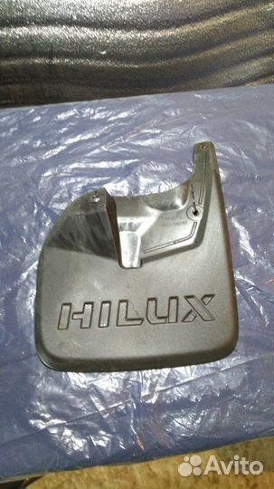 Брызговик передний правый G8 Toyota Hilux GUN125