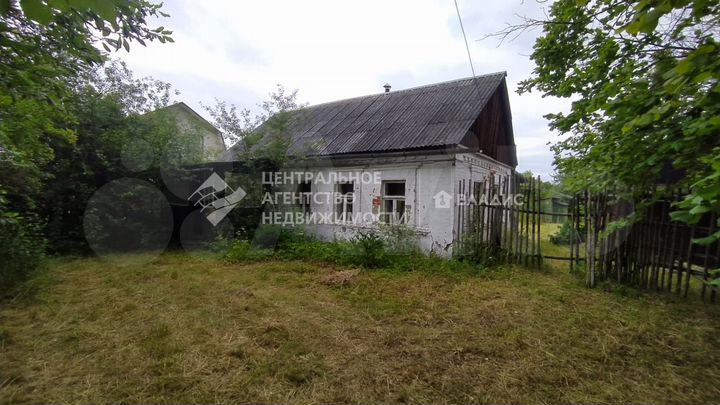 Дом 22,4 м² на участке 20 сот.
