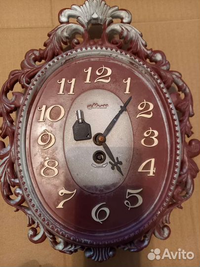 Старинные настенные часы механические