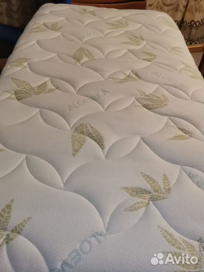 Кроватка детская с матрасом