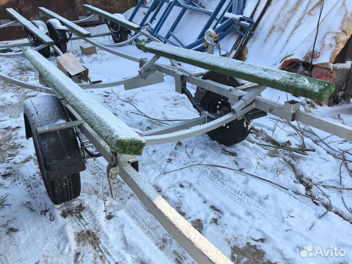 Самосвальный прицеп под лодку до 5м