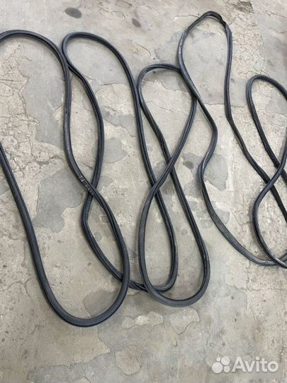 Уплотнитель проема двери Skoda Rapid 2