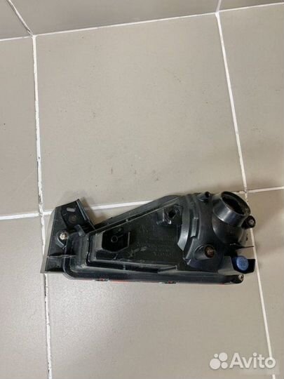 Фонарь противотуманный задний Toyota Fortuner