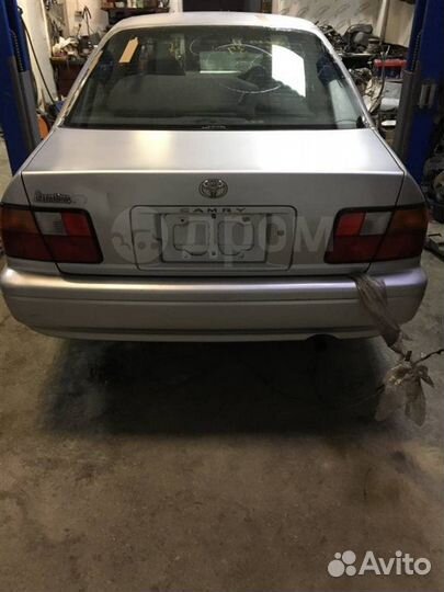 Стекло заднее Toyota Camry SV40 4S-FE 1997