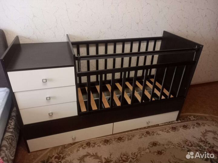 Детская кровать,столик,стул