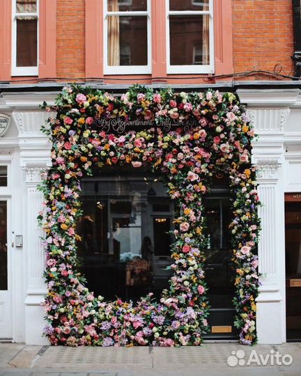 Оформление фасада и помещения цветами