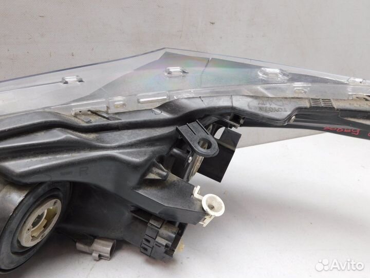 Фара правая Toyota Auris