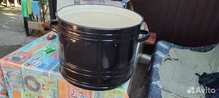 Кастрюля эмалированная большая