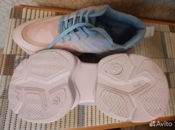 Кроссовки женские 38 размер новые