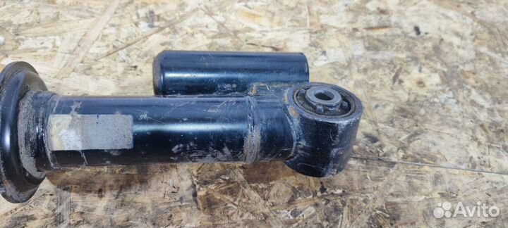 Амортизатор задний левый Land Rover Sport L320 09+