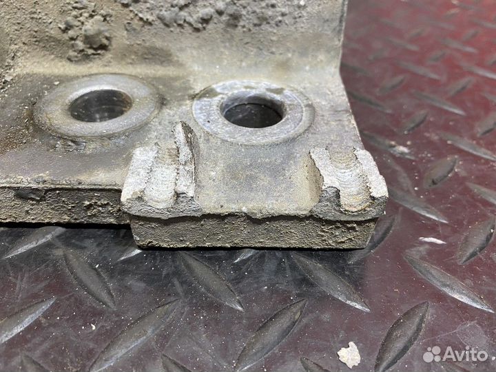 Кронштейн переднего бампера правый Daf XF105