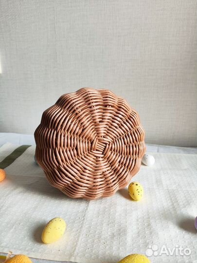 Корзинка плетенная из бумажной лозы