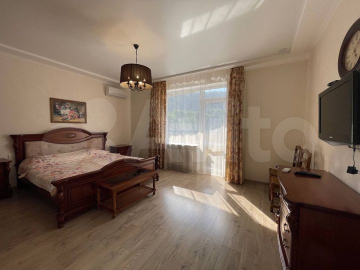 3-к. квартира, 85 м², 8/10 эт.