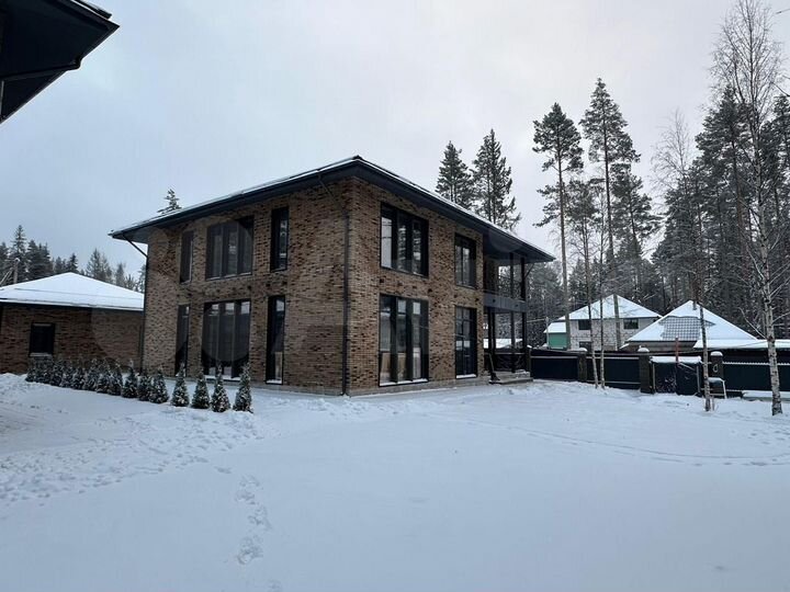 Дом 400 м² на участке 10 сот.