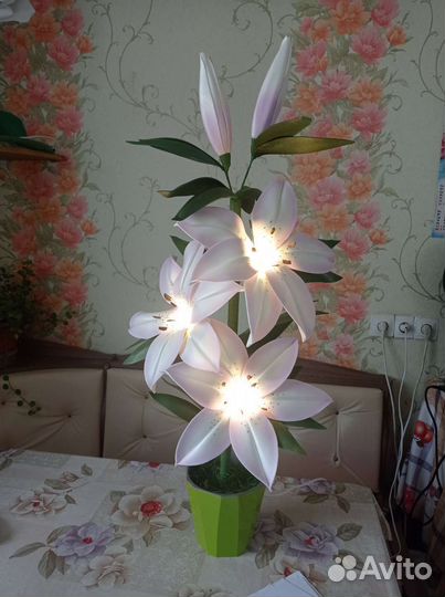 Лилия светильник
