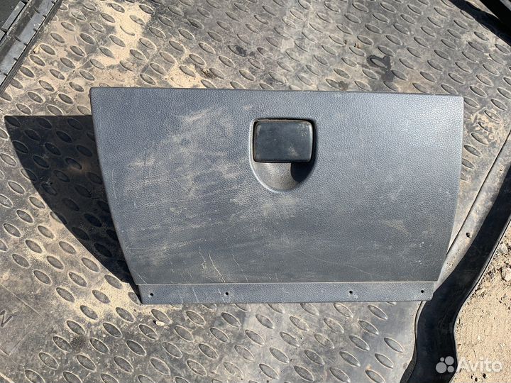 Крышка бардачка renault logan 1