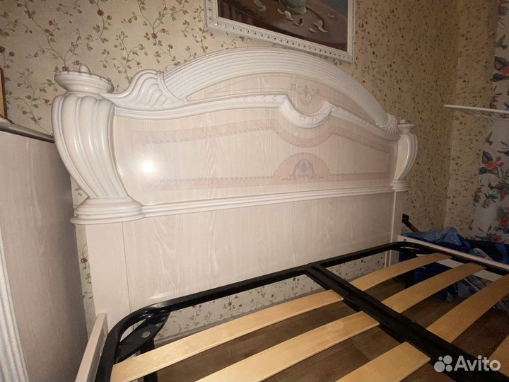 Кровать