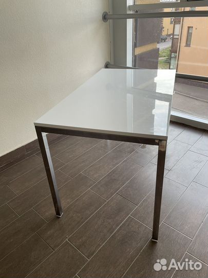 Стеклянный столик IKEA