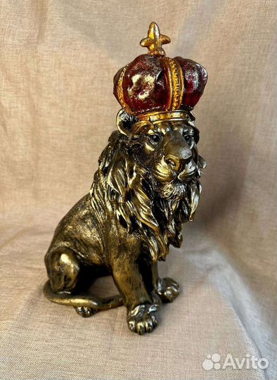 Статуя Король-Лев