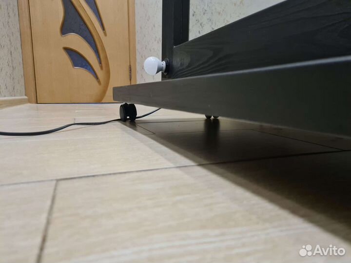 Зеркало Гримерное на Платформе с Колесами