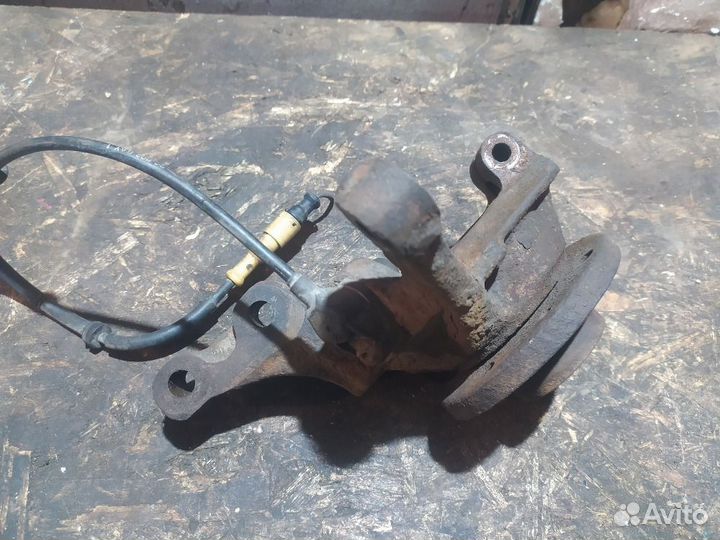 Кулак передний левый Renault Kangoo I (1997—2003) 1, I