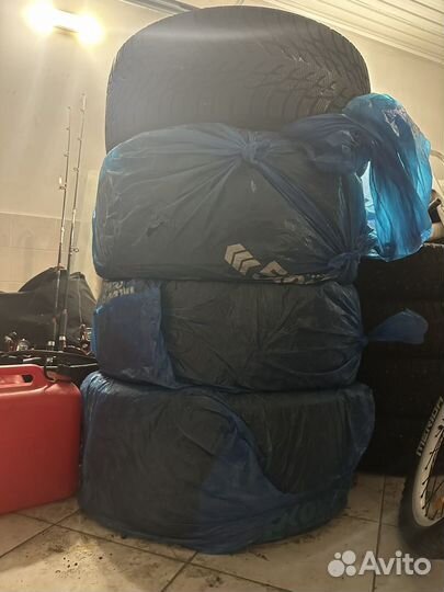 Nokian Tyres Hakkapeliitta R3 SUV 265/45 R20 и 295/40 R20