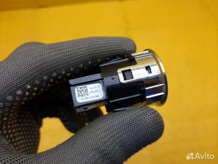 Б/У Кнопка запуска двигателя В хорошем состоянии