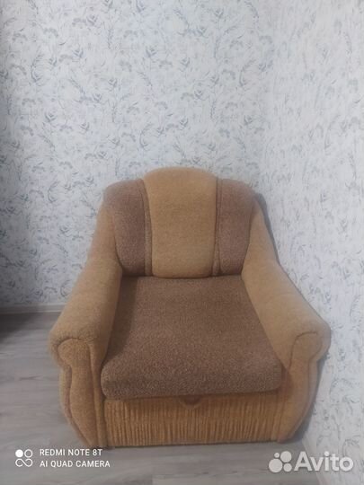 Диван с креслом