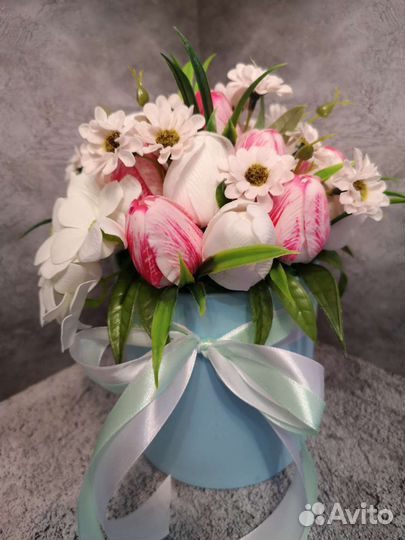 Тюльпаны в коробке