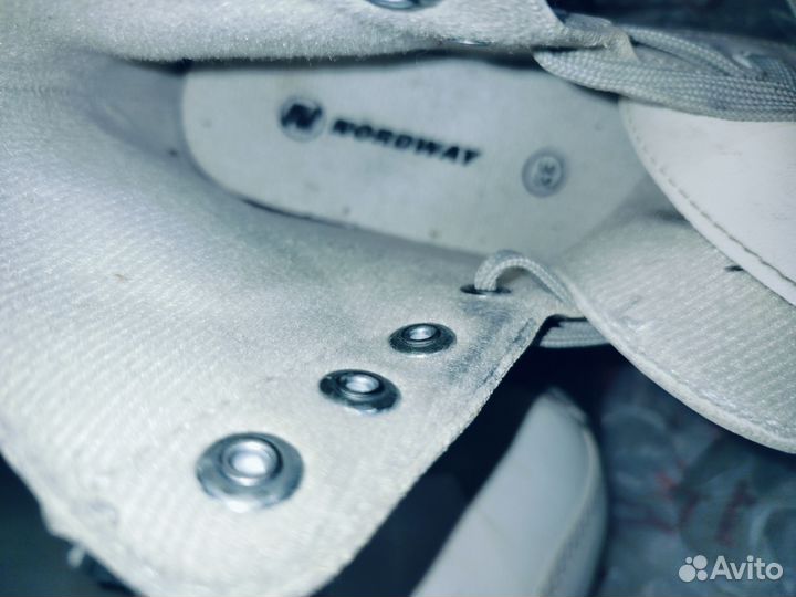 Коньки фигурные, 1200 торг