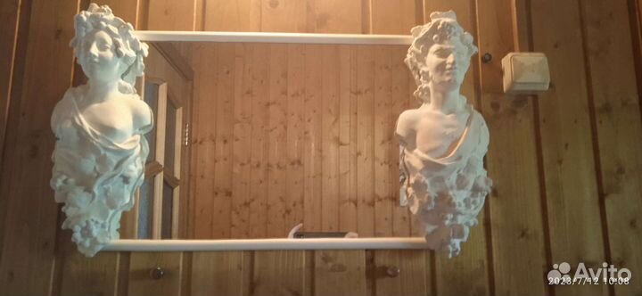 Зеркало в гипсовой раме