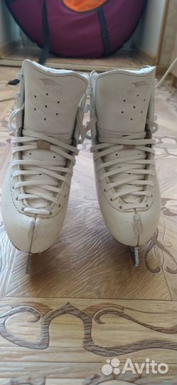 Фигурные коньки edea 215