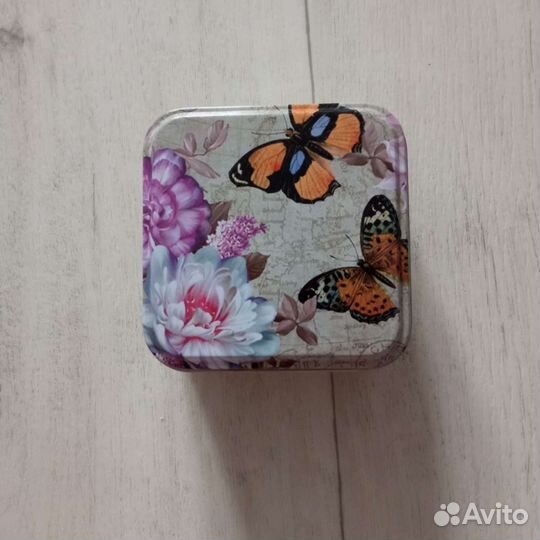Шкатулка жестяная
