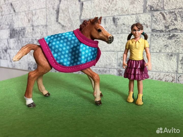 Девочка с жеребенком schleich