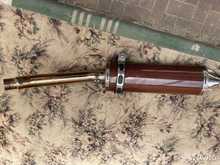 Карбоновый глушитель для мотоцикла