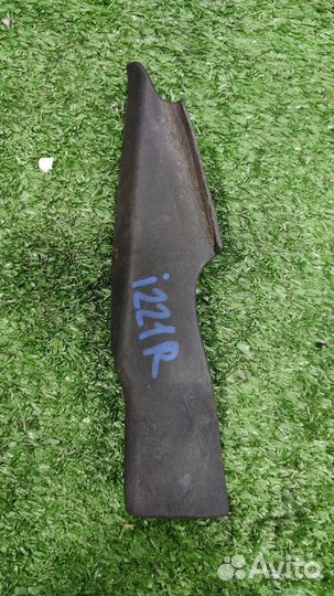 Уголок решётки стеклоочистителей правый Volvo XC9